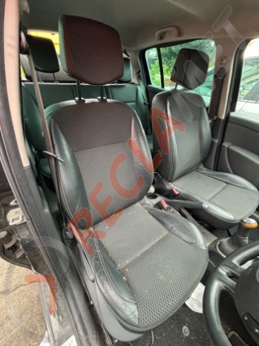 RENAULT Clio X85 O/s Right Front Seat